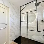 וילה Brightness With Pool By Homing