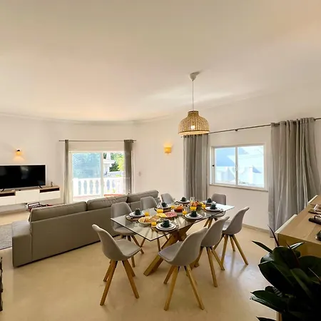 Brightness With Pool By Homing Вилла *