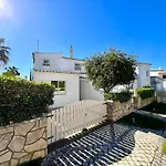 Βίλα Brightness With Pool By Homing *